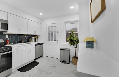 North Brunswick Condo | Cozy 3-bedroom condo with AC and WiFi in lovely North Brunswick Township