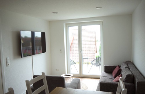 Lahr House | Inviting 3-Room Apartment with Balcony at Gästehaus Cozy Homes