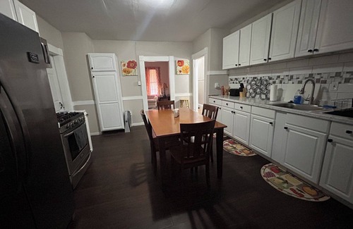 Indian Orchard Apartment | Charming Vern Orchard 3BR Retreat for Families