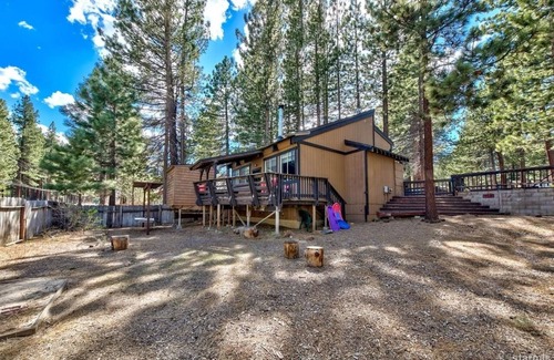 Bijou Park Cabin | Cozy 3BD/2BA cabin, Sleeps 6-10, All year-round accessible road