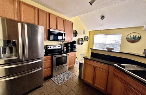 Stonegate Condo | Cozy 3bd/3ba with pool and gym in charming Parker. MONTH-TO- MONTH RENTALS