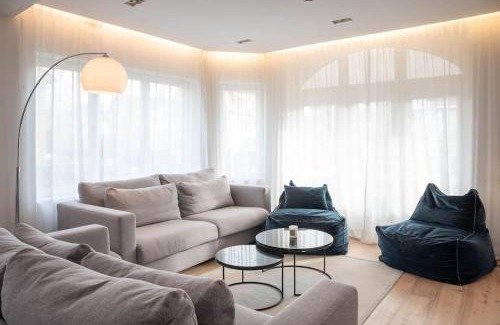 Knokke Villa | Inviting 3BD House with Private Terrace & Child-Friendly Space