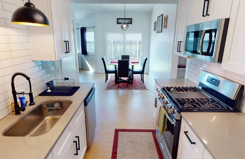 McKinney House | Cozy 3bd Southeast Austin - close to everything!