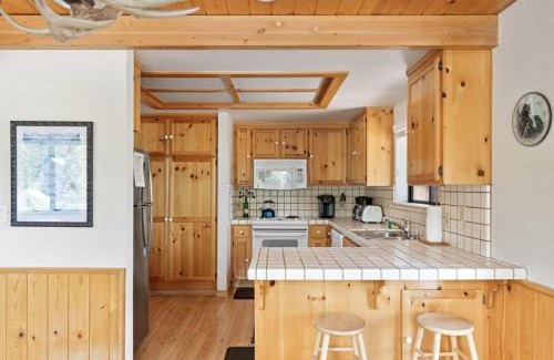 Tahoe Vista House | Inviting 3BDR Retreat Steps from the Beach!
