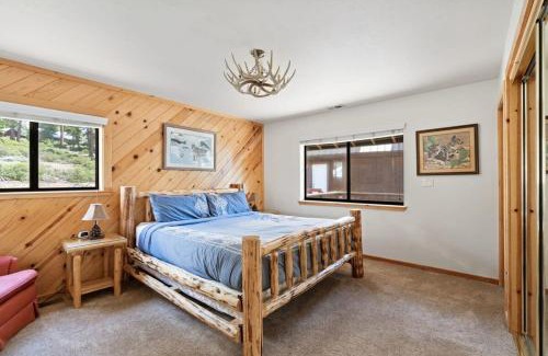 Tahoe Vista House | Inviting 3BDR Retreat Steps from the Beach!