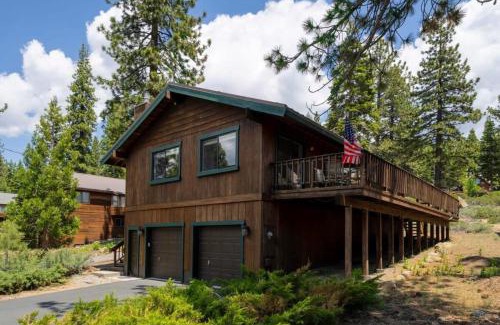 Tahoe Vista House | Inviting 3BDR Retreat Steps from the Beach!