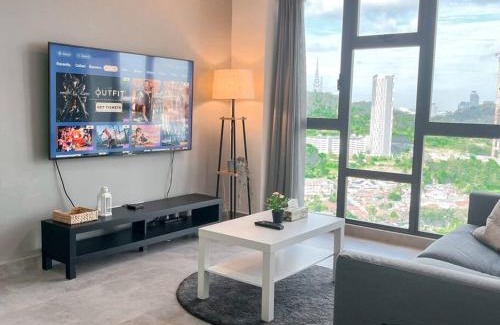 Kuala Lumpur Apartment | Comfortable 3BR Stay for Families Near MidValley Pavilion