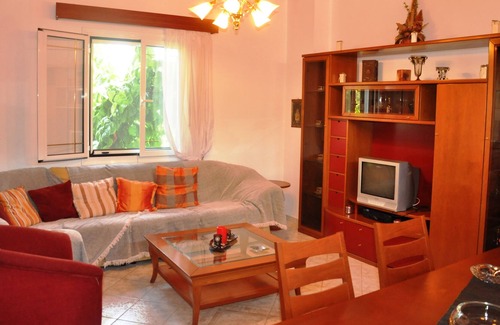 Sivros Apartment | Inviting 3BR Apartment in Tranquil Lefkada Village