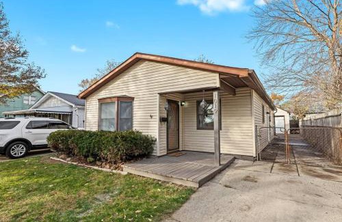 Hazel Park Apartment | Inviting 3BR Home in Family-Friendly Hazel Park