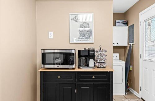 Hazel Park Apartment | Inviting 3BR Home in Family-Friendly Hazel Park