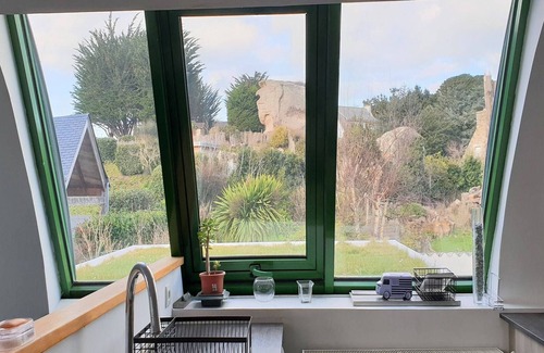 Tregastel House | Villa Trégastel: Family-Friendly Retreat with Spa & Kitchen