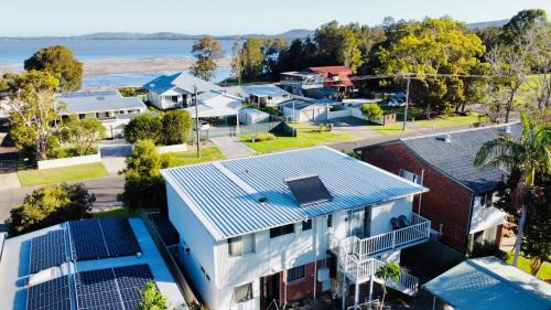 Chittaway Bay House | Inviting 3BR House Steps from the Lake - Family Friendly