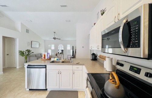 Florida Ridge House | Inviting 3Br House with BBQ Grill Near Beach & River