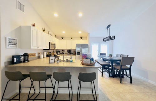 Florida Ridge House | Inviting 3Br House with BBQ Grill Near Beach & River