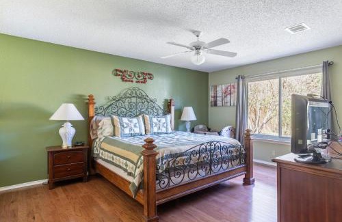 Settlers Ridge House | Cozy 3BR Retreat with Outdoor Dining & BBQ Grill