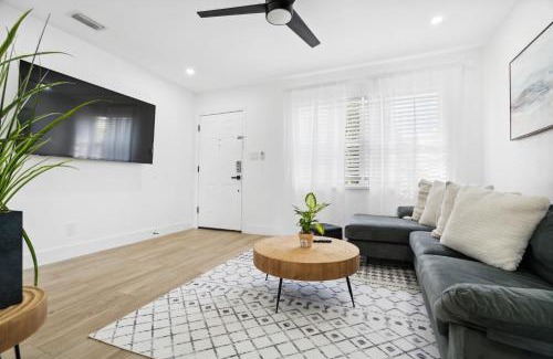 Sun Bay South House | Pet-Friendly Tyson Hotel, 5 Min from Bayshore Blvd