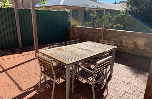 Liverpool House | Welcoming 3BR Townhouse in Liverpool CBD with Parking
