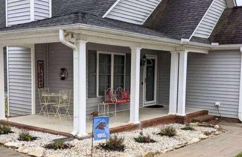 Graham House | Pet-Friendly Escape with Small-Town Appeal and Top Ratings
