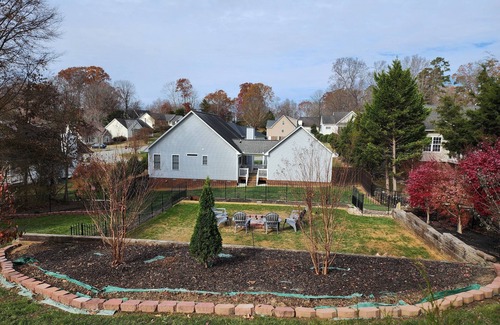 Graham House | Pet-Friendly Escape with Small-Town Appeal and Top Ratings