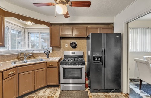Westland House | Welcoming 3BR Westland Retreat with Family-Friendly Amenities