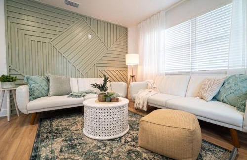 East Tampa House | Stylish Home Near Ybor with Pet and Child-Friendly Amenities