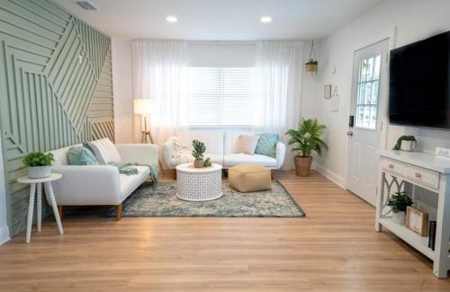 East Tampa House | Stylish Home Near Ybor with Pet and Child-Friendly Amenities