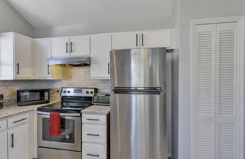 Oviedo House | Relaxing Lakefront Retreat with Hot Tub & Game Room