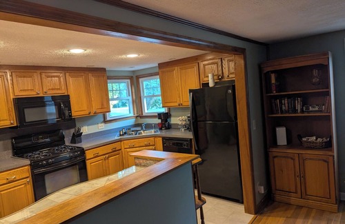 Eastside House | Cozy 4-bdrm house in safe neighborhood just around the corner from Syracuse Univ