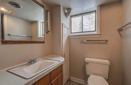 Eastside House | Cozy 4-bdrm house in safe neighborhood just around the corner from Syracuse Univ