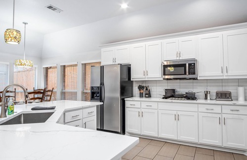 Garland House | Cozy 4-Bdrm Retreat w/BBQ and Firepit - Ideal for Lrg Grps and Outdoor Living