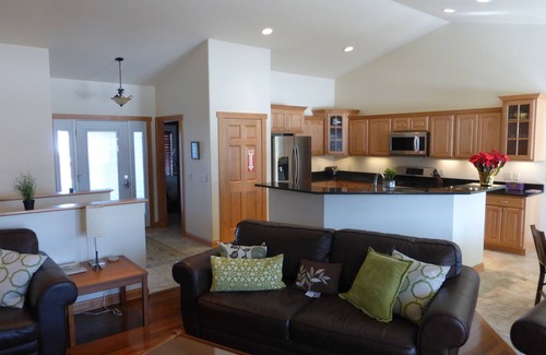Deerfield Condo | Perfect Family Retreat with Fire Pit & Yard Games Near Madison