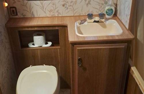 Cloquet RV Rental | Cozy 4-bed camper with AC and WiFi in fabulous Cloquet Lake access near⛳️
