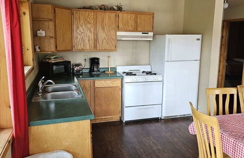 International Falls Cabin | Cozy 4-bedroom cabin steps from Voyageurs National Park and Snowmobile Trails!