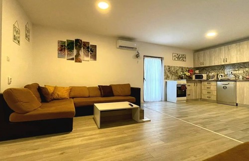 Mirsid Ski Chalet | Inviting 4-Bedroom Chalet in Moigrad-Porolissum with WiFi
