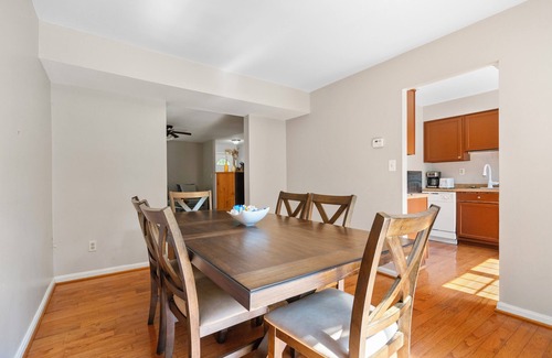 Montgomery Village House | Inviting 4 Bedroom Retreat with Kitchen & Breakfast Included