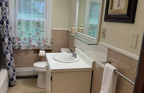 Amherst Center House | Cozy 4-bedroom house with AC and WiFi in charming Amherst