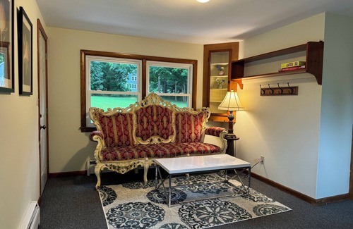 Amherst Center House | Cozy 4-bedroom house with AC and WiFi in charming Amherst