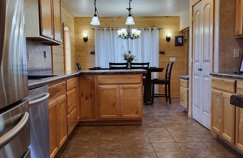 Beaver House | Cozy 4-bedroom house with 3-horse barn in charming Beaver with WiFi