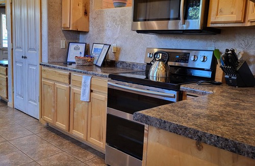 Beaver House | Cozy 4-bedroom house with 3-horse barn in charming Beaver with WiFi