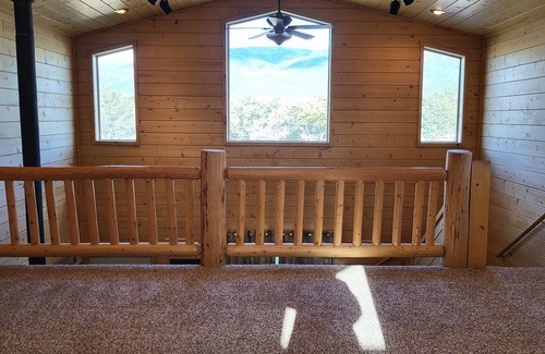 Beaver House | Cozy 4-bedroom house with 3-horse barn in charming Beaver with WiFi