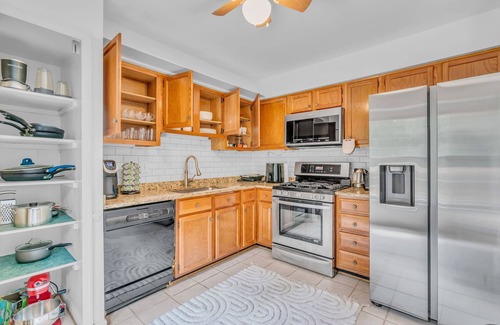 Fairfax House | Cozy 4-bedroom townhome in lovely Fairfax with AC, WiFi
