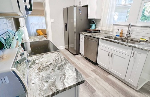 Lakeland House | Inviting 4-Bedroom Retreat with Pool and High Ratings