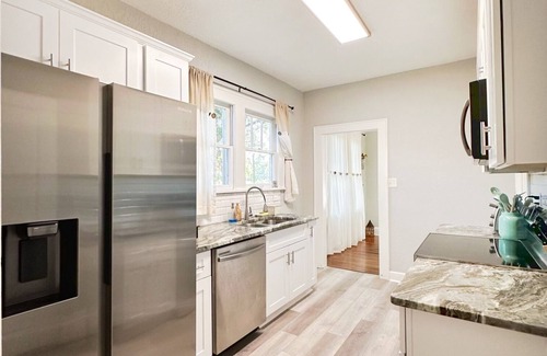 Lakeland House | Inviting 4-Bedroom Retreat with Pool and High Ratings