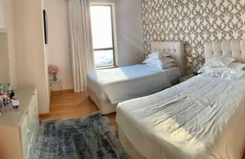Al Rigga Apartment | Inviting 4 BHK Apartment in Dubai - Family Friendly Stay