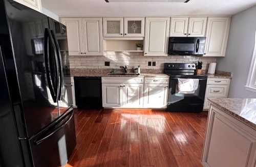 Herndon House | Charming 4B/3B Family Home Minutes from DC & Dulles