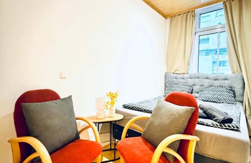 Grinzing Apartment | Cozy 4BR Apt for 12P Near FAC Platz