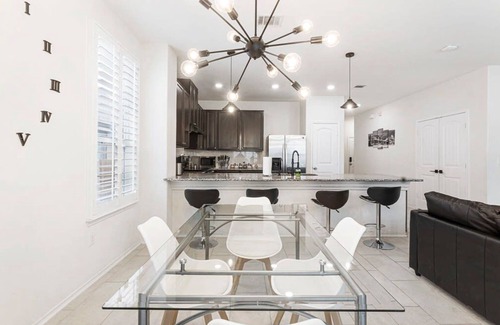 Austin House | Inviting 4BR House Near Cota DT with Fast Wifi & Breakfast