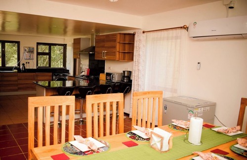Nanyuki Villa | Cozy 5-bedroom en-suite. AC, Solar, WIFI, Mt. Kenya Wildlife Estate, Ol Pejeta.