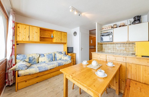Montgellafrey Apartment | Cozy 5-Person Apt, South-Facing Balcony, Near Slopes and Shops in Saint François Longchamp