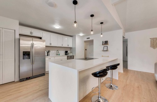 Rowlett House | Inviting 5BR Pool House with Hot Tub Near the Lake